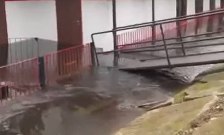 Dramat właściciela lokalu po "Kuchennych rewolucjach". Restauracja utonęła [WIDEO]