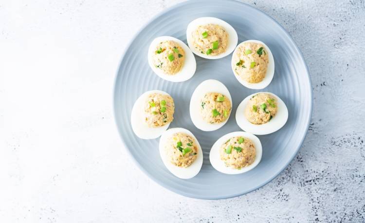 Przepis na wielkanocne jajka faszerowane. Tak robi je Magda Gessler! 