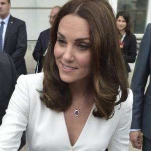 Księżna Kate zaliczyła "modową wpadkę"? Internauci komentują jej ostatnią stylizację!                                                