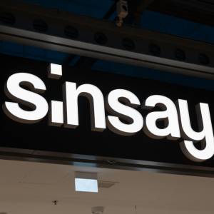 Takie buty były modowym hitem! W Sinsay kupisz je za mniej niż 60 zł