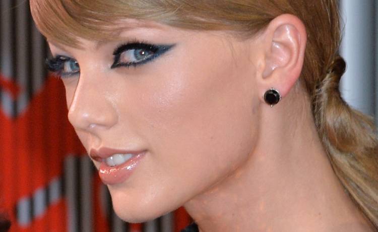 Wpadka Taylor Swift. Co zrobiła? Fani są pod wrażeniem [WIDEO]  