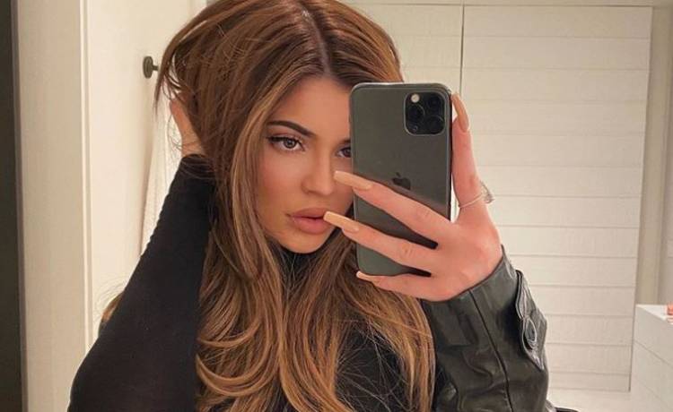 Kylie Jenner w ogniu krytyki. "Przez kwarantannę stała się białą kobietą" - wypominają internauci