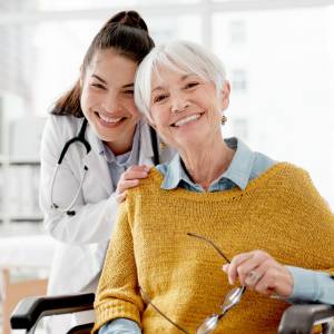 Kobiety żyją dłużej niż mężczyźni? Eksperci wyjaśniają