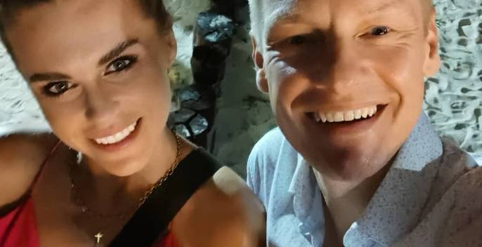 Marlena Muranowicz w stroju z głębokim dekoltem. Tak żona Marcina Mroczka wypoczywa na urlopie! [ZDJĘCIA]