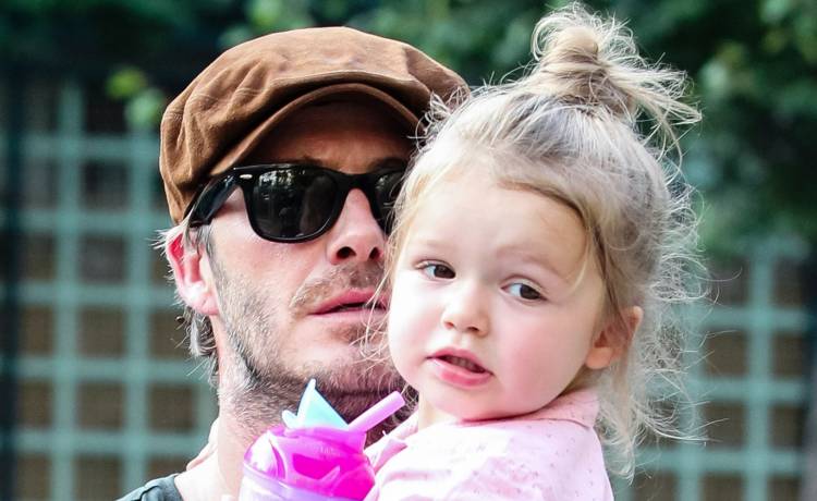 Jedyna córka Beckhamów to już duża dziewczyna. Tak wygląda dziś Harper Beckham [FOTO]
