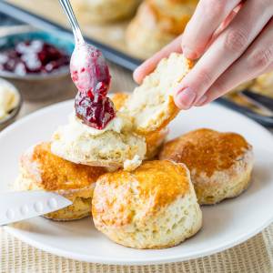 Dodaj to do ciasta, a bułeczki nigdy nie będą twarde! To patent cenionej cukierniczki