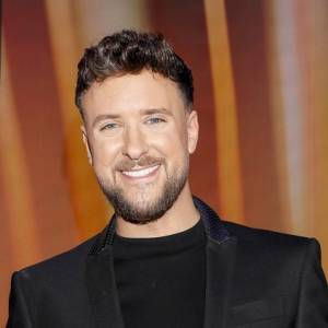 Internauci wychwycili uderzające podobieństwo Aleksandra Sikory do uczestnika "Love Island". Prezenter komentuje! 