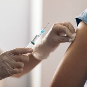 NFZ ogłasza nowość. 7 dodatkowych szczepień w aptekach. Zobacz pełną listę