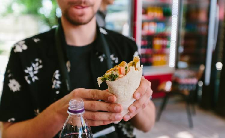 Przez miesiąc jadł tylko kebaby. Robił to w szczytnym celu!  