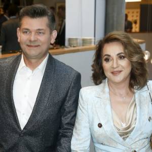 Żona Zenona Martyniuka niemal nie do poznania! Tak Danuta Martyniuk wygląda po metamorfozie. "Petarda" - komentują internauci [ZDJĘCIA]