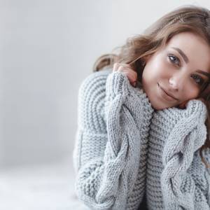 Swetry na zimę. Poznaj top 8 zachwycających i na każdą okazję!