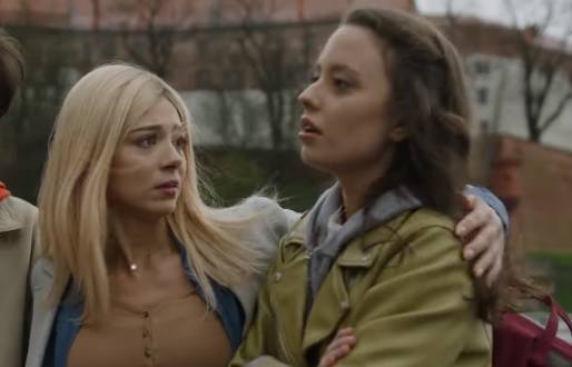 "Papiery na szczęście" odcinek 2. Zrozpaczona Marta odnajdzie kompletnie pijaną córkę! Kowalczykom uda się uciec od Krisa? [STRESZCZENIE ODCINKA]                          