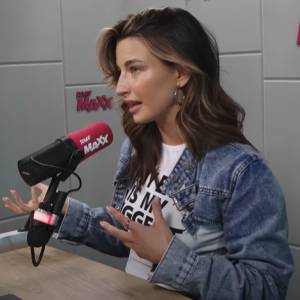 Koszulka Julii Wieniawy wzbudziła ogromne emocje. Artystka wyjaśnia