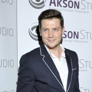 Jakub Tolak będzie tatą! Rodzina aktora "Klanu" niebawem się powiększy. Pokazał urocze zdjęcie "we trójkę"