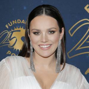 Ewa Farna wróciła na salony mocno odmieniona. Tak teraz wygląda. Wszyscy patrzą na jedno [ZDJĘCIA] 