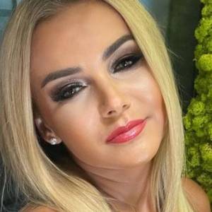 Monika Chwajoł kusi w skąpym bikini na wakacjach. Tak pozdrowiła fanów z Dubaju [FOTO]