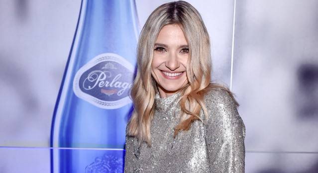 Joanna Koroniewska na gorącym zdjęciu w stroju kąpielowym. Pokazała także inny kadr: "Instagram vs. Reality"                                                         