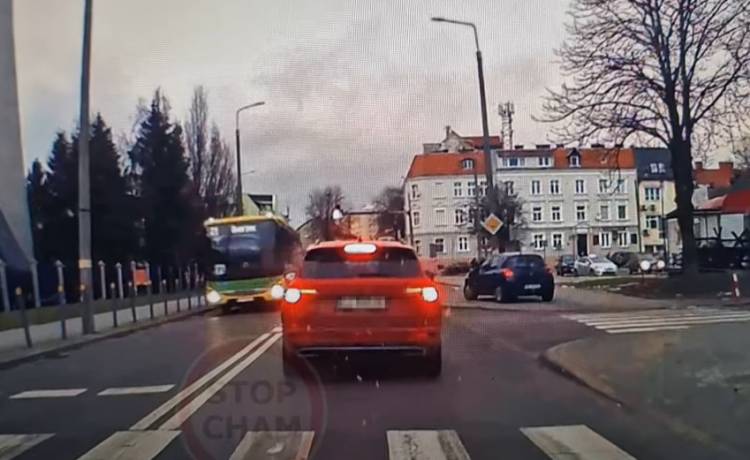 Tak nigdy nie przechodźcie przez pasy! Nagranie mrozi krew w żyłach [WIDEO]