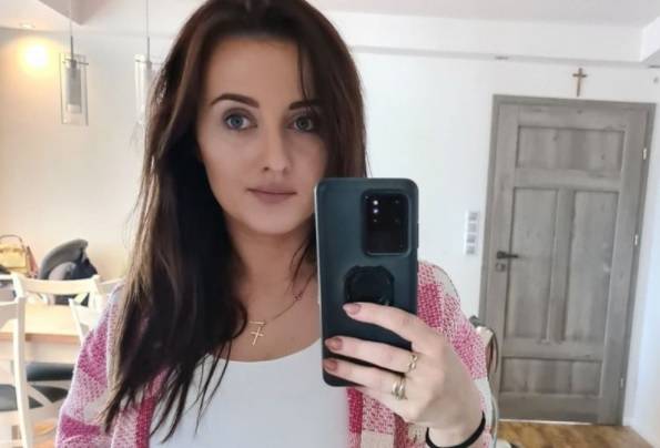 Zakochani Anna i Grzegorz Bardowscy na zimowej fotografii. Czujni internauci nie powstrzymali się od komentarzy! "Wszystko widać"