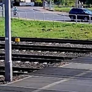 Szlaban spadł wprost na głowę kobiety! Nagranie z wypadku na rogatkach trafiło do sieci [WIDEO] 