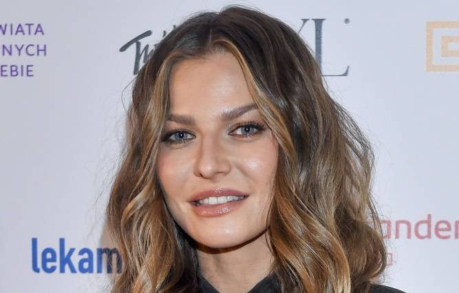 Lewandowscy zrobili sobie rodzinny portret. Już nie ukrywają twarzy swoich córek! [ZDJĘCIA]