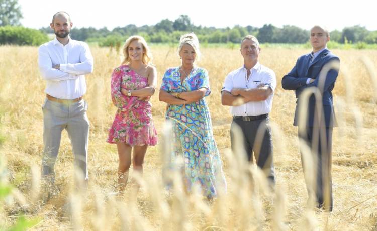 "Rolnik szuka żony". Zaręczyny i płacz "opłacane" przez produkcję?! Tym wyznaniem jeden z uczestników zaskoczył wszystkich!         