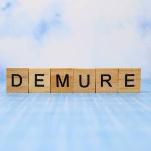 „Demure” słowem roku 2024. Co oznacza? 