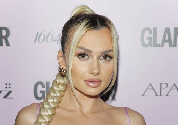 Wersow wyeksponowała głęboki dekolt. Fanom odjęło mowę: "Piękna" [FOTO]