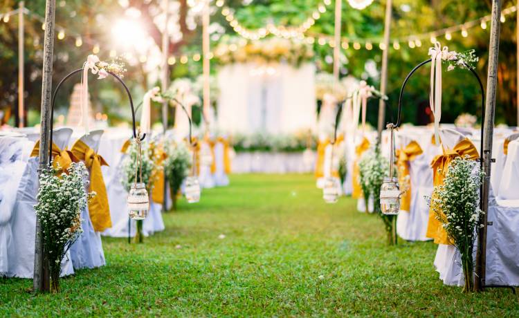 Miała sypać kwiaty na ślubie cioci. Sprawy potoczyły się inaczej. To zdjęcie rozbawiło internautów do łez [FOTO]