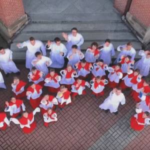 "Przekorny los" Zenona Martyniuka w wersji ministranckiej! To trzeba usłyszeć! [WIDEO]          