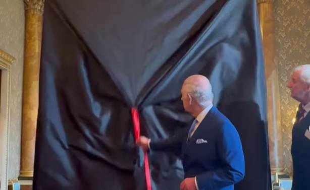 "Kojarzy się ze złem". Nowy portret Karola III wywołał lawinę komentarzy