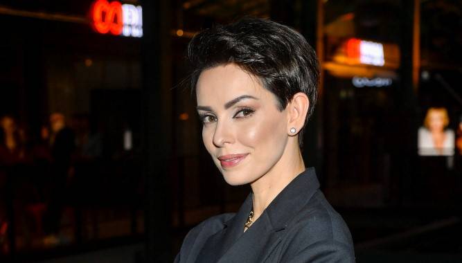 Dorota Gardias kusi w pięknej sukience. Fani oniemieli! "Jak zawsze pełna kobiecości" [FOTO]