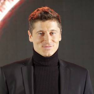 Robert Lewandowski o "M jak miłość". Chciał pokazać kolegom z drużyny słynną scenę z kartonami. Jego reakcja to hit! [WIDEO]