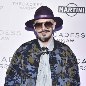 Tomasz Jacyków namawia do kupowania używanych ubrań. To najbardziej ekologiczne rozwiązanie