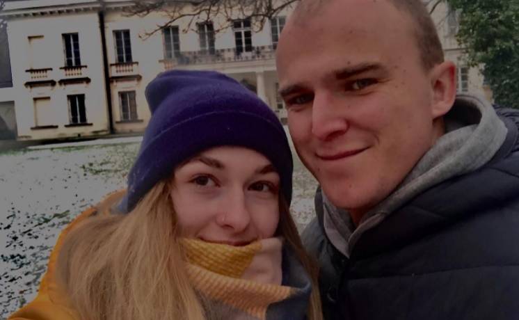 "Rolnik szuka żony". Na Joannę spłynęła lawina krytycznych komentarzy: "Ona wygląda jak dziecko". Narzeczona Kamila opowiedziała o hejcie