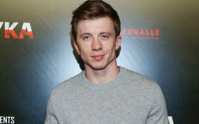 Alan Andersz pokazał zdjęcie ze szkoły. Fani: "Co jak co, ale stylówki lat 90. są niepodrabialne"