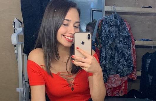 Marcelina Ziętek zrzuca ubranie i składa życzenia z okazji Dnia Kobiet. "Ale ten Piotruś ma ciacho w domu" - komentują internauci 