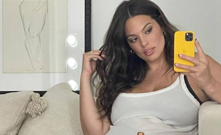 Modelka pluse size nago w bliźniaczej ciąży! Intymny kadr trafił do sieci [FOTO]