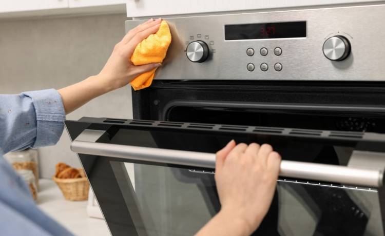 Jak skutecznie wyczyścić piekarnik? Zdjęcie ilustracyjne/Shutterstock