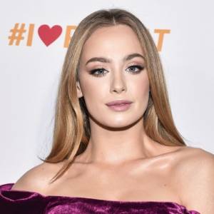 Krytyka pod galerią zdjęć Wiktorii Gąsiewskiej. Gwiazda promuje niewłaściwe zachowanie? Internauci podzieleni w opiniach! 