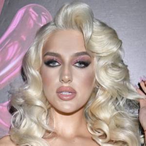 Trzy lata temu Caroline Derpienski wyglądała zupełnie inaczej. Co za zmiana! [FOTO]