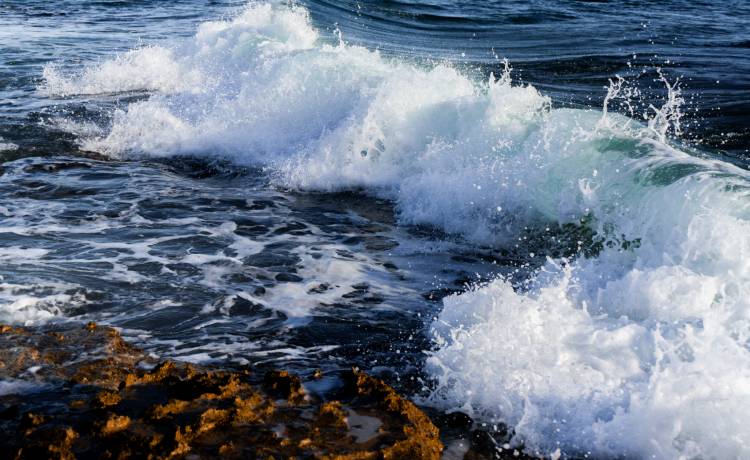 Jantar. Kapiący się turyści porwani przez wodę. Dramatyczna akcja ratunkowa