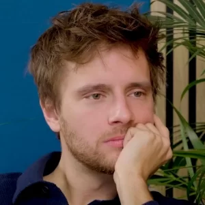  Musiał przez jakiś czas pomieszkiwał u innego aktora. Co było powodem zmiany lokum?