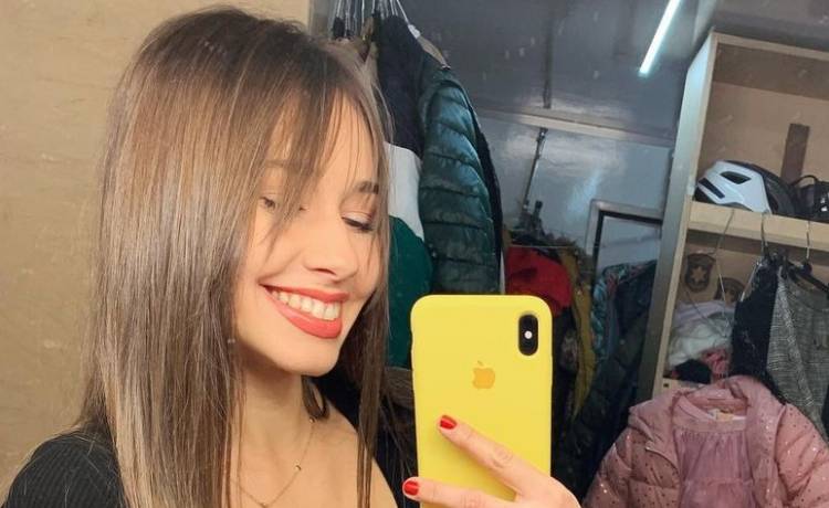 Ukochana Piotra Żyły pozdrawia z basenowej wody. "Piękna śliczna i cudowna!" [FOTO]