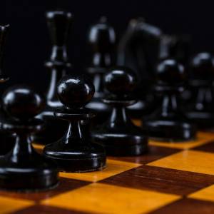 Ukraińscy żołnierze zagrali w szachy koktajlami Mołotowa! Te zdjęcia stały się hitem [FOTO]