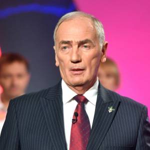 TVP potwierdza, kto dalej poprowadzi „Familiadę”. „Odpowiednia osoba na odpowiednim miejscu”