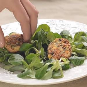 Smażone jajka faszerowane z pieczarkami. Sprawdź przepis od Magdy Gessler!                                                     