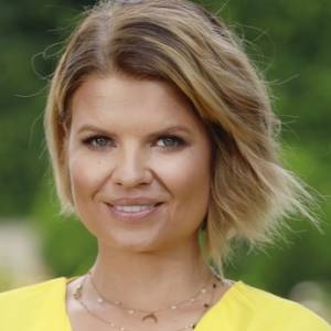 Nowe zdjęcia ze ślubu Kasi i Piotra z "Rolnika..."  trafiły do sieci. Marta Manowska wspomina wesele