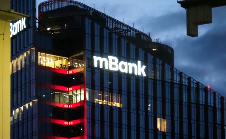 Zainstalowałeś tę aplikację? Możesz stracić wszystkie oszczędności. mBank ostrzega, fot. Shutterstock