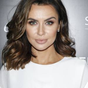 Natalia Siwiec pręży ciało w prześwitującym stroju. Zmysłowa stylizacja robi wrażenie!